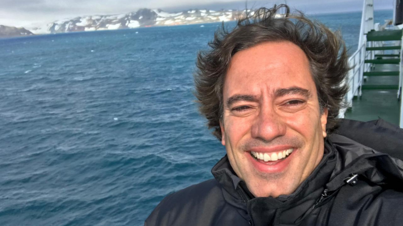 A atuação de Pedro Duarte Guimarães foi essencial para informar milhões de brasileiros sobre os auxílios da Caixa em meio à crise sanitária.
