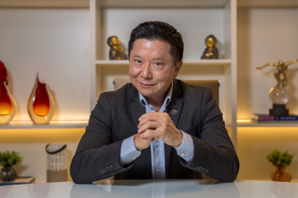 As redes sociais influenciam a demanda por cirurgias plásticas ao amplificar padrões e desejos estéticos, analisa Milton Seigi Hayashi.