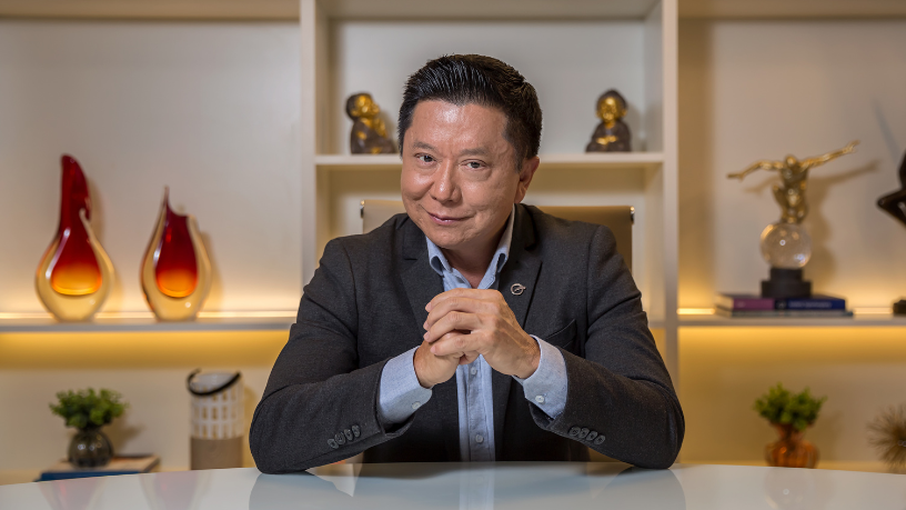 As redes sociais influenciam a demanda por cirurgias plásticas ao amplificar padrões e desejos estéticos, analisa Milton Seigi Hayashi.