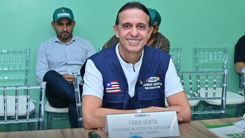 Praças modernas transformam cidades ao criar espaços de convivência e melhorar a vida urbana, observa Fabio Jose Gentil Pereira Rosa.